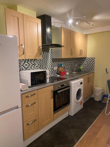 Luxurious Entire Home  Leicester Square  Covent Garden  Tottenham Court Road - image 3