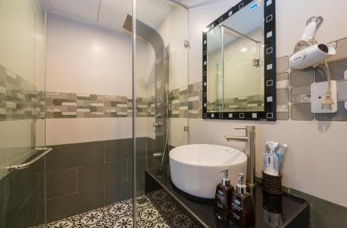 Premium Double Room image 10