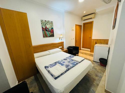 Hostal Mont Thabor - image 9