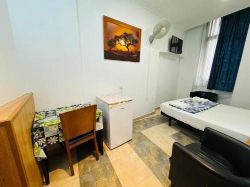 Hostal Mont Thabor - image 11