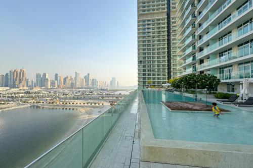 Tropical Home w Private Beach in Emaar Beachfront, Dubai (Foto 6)