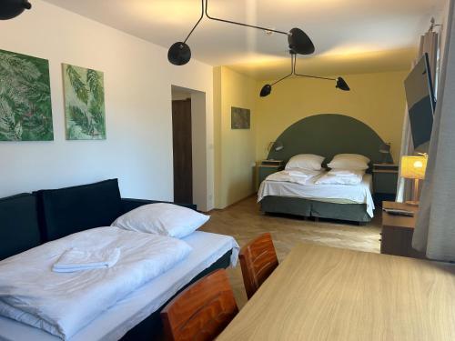 2 twin beds, 1 sofa bed