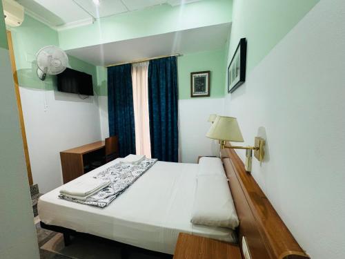 Hostal Mont Thabor - image 6