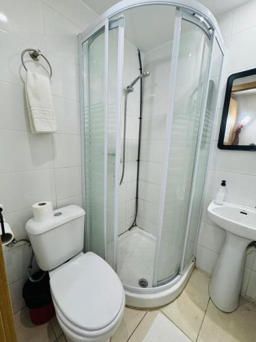 Hostal Mont Thabor - image 2