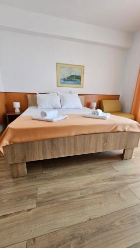 1 queen bed