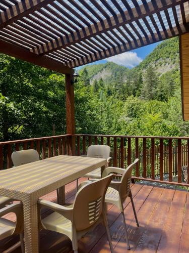 Alrededores, Forest Side Gogolati in Lailashi