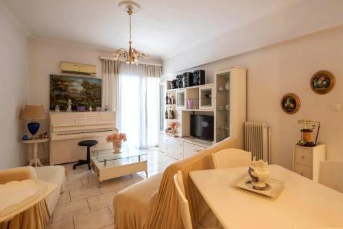 Bright apt in Athens center - image 8