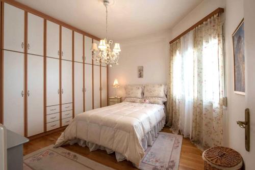 Bright apt in Athens center - image 12