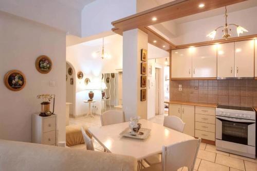 Bright apt in Athens center - image 14