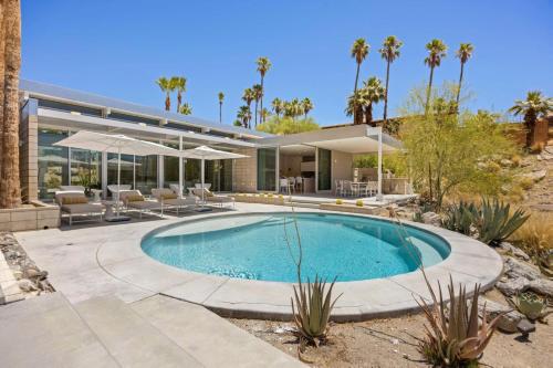 Glass Haus in Palm Springs, USA