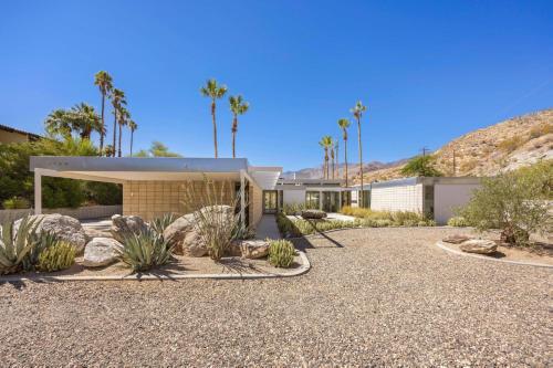 Glass Haus in Palm Springs, USA