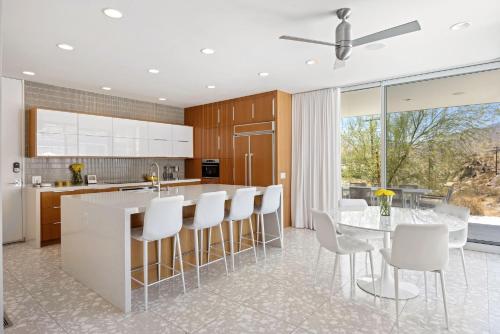 Glass Haus in Palm Springs, USA