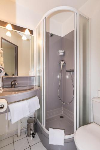 Brit Hotel Chambery Room Type - Quadruple Room - Disability Access