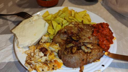 Makanan dan Minuman, Rural household Edelweiss in Kolasin