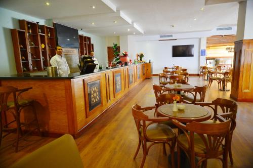 纳马猎鹰星级酒店