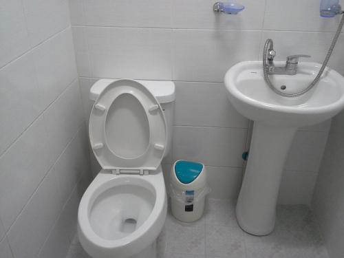 Double Room image 5