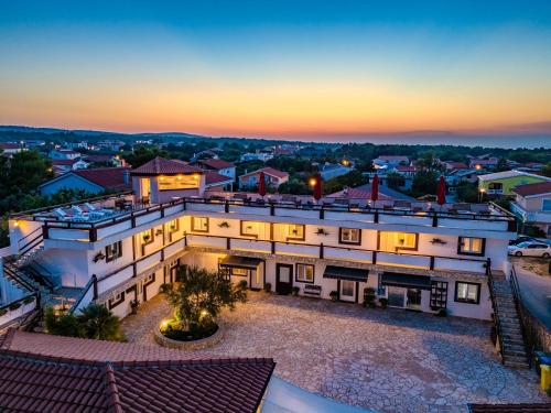 Guesthouse Kod Spavalice - Accommodation - Vir
