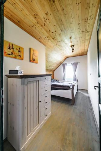 Rodinné vinařství a ubytování Tomáš Zach (Rodinne vinarstvi a ubytovani Tomas Zach) in Starovice U Hustopece