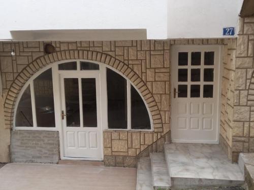 Apartman Ilhan, Плав
