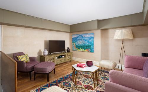 room detail thumbnail 1