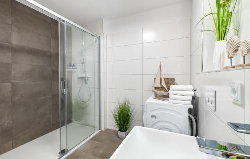 Bathroom, Sunrise in Olpenitz
