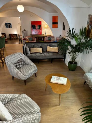 sala de TV, Hotel Central Bastia in Bastia City Center