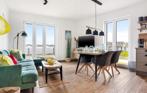 Surfers Lounge - image 5