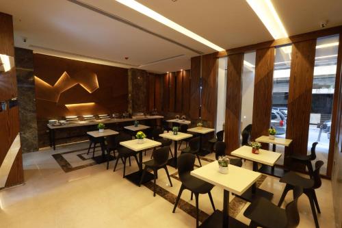 Palm Boutique Suites Hotel - image 2