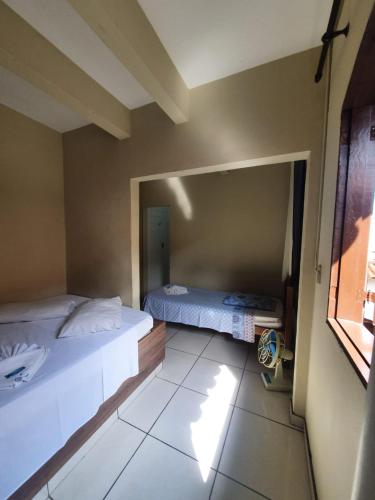 1 double bed, 1 twin bed