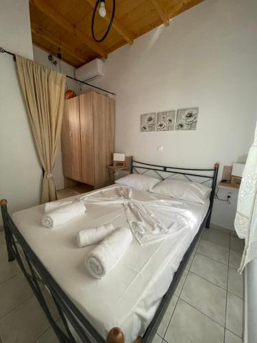 Lefakis cottage in Ormos Korthiou (Cyclades)
