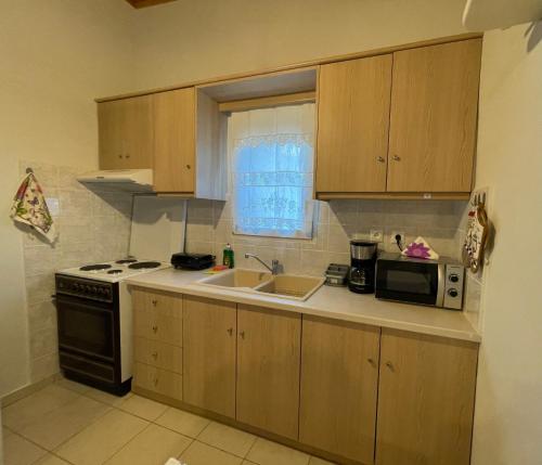 Lefakis cottage in Ormos Korthiou (Cyclades)