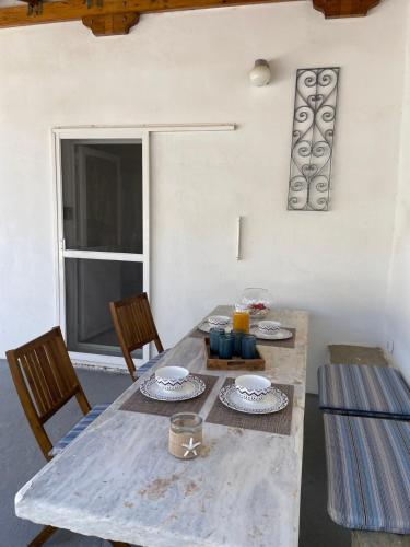 Lefakis cottage in Ormos Korthiou (Cyclades)