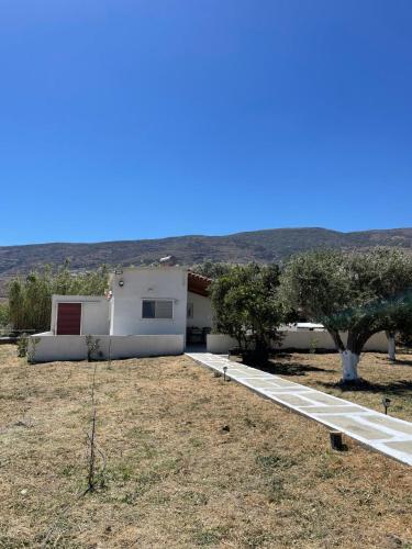 Lefakis cottage in Ormos Korthiou (Cyclades)