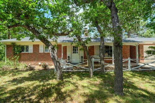 Canopy Springs Game Room & Covered Outdoor Oasis in Colorado Springs, USA