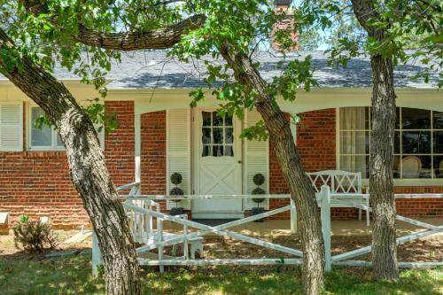 Canopy Springs Game Room & Covered Outdoor Oasis in Colorado Springs, USA