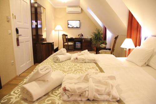 2 twin beds