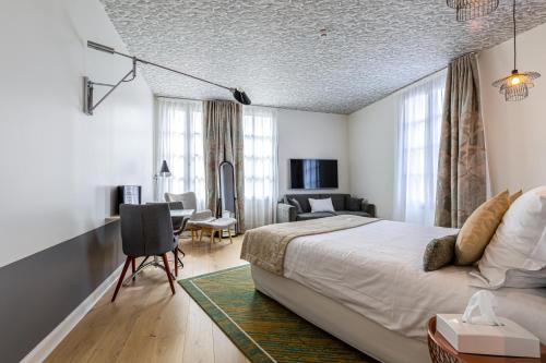 Hotel Le Saint Gelais - image 11