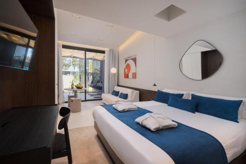Superior Queen Room image 9