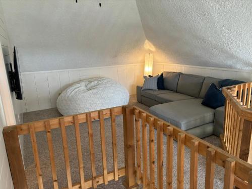 Hillview Haven in Boyne Falls, USA