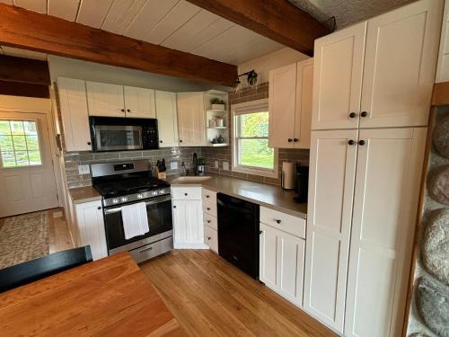 Hillview Haven in Boyne Falls, USA