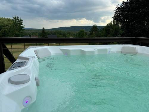 Hillview Haven in Boyne Falls, USA