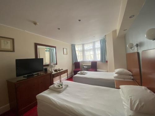 Double or Twin Room - Basement room in The Beach Hotel