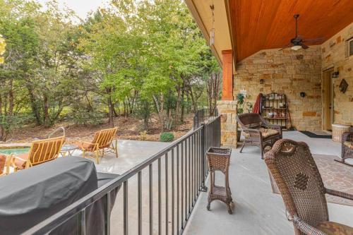 Hill Country 5 Acre Ranch Home With Pool and Hill Country Views! in Austin, USA