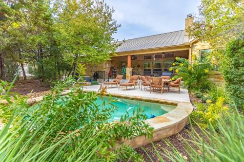 Hill Country 5 Acre Ranch Home With Pool and Hill Country Views! in Austin, USA