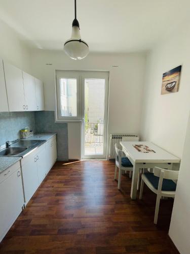 Apartment with Balcony image 3