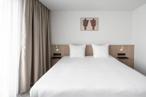 Comfort Twin Room with City View image 7