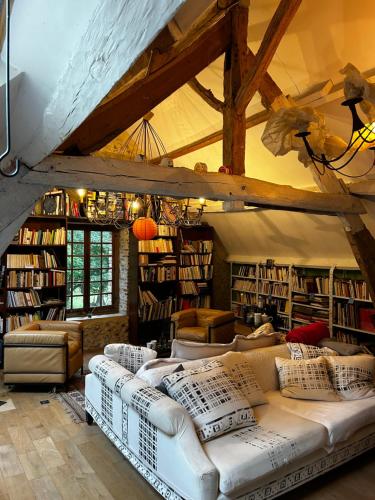 Perche King's Bedroom in MaisonNomadeChic in โนเซ