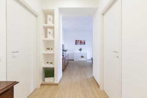 Hostly-Libia Light Lodge-10min Metro to Colosseum, Рим (фото 10)