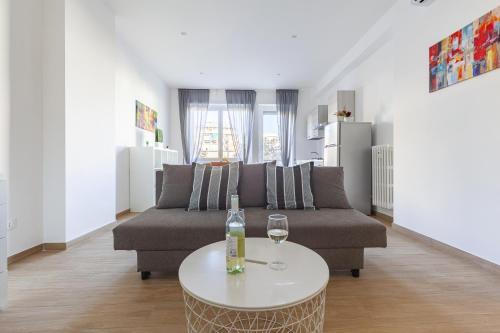 Hostly-Libia Light Lodge-10min Metro to Colosseum, Рим (фото 5)