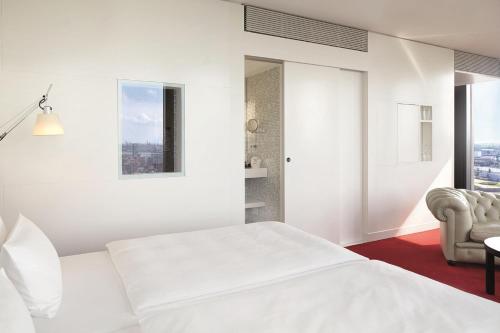 Empire Riverside Hotel - image 5